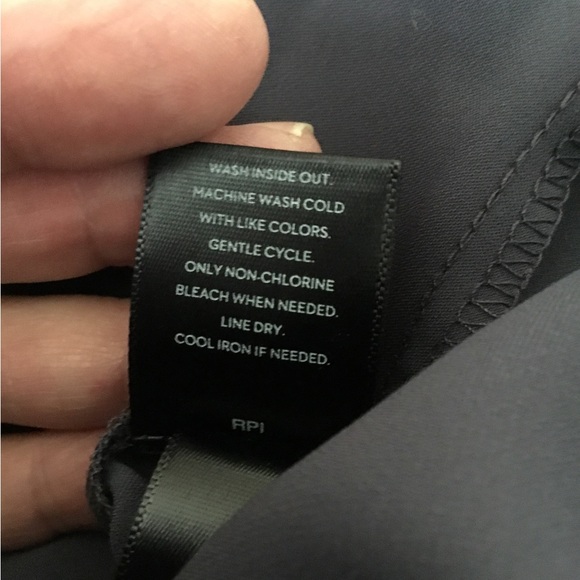 NWT Simply Vera Wong Hidden Button Front Top - Picture 6 of 7